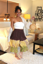 Load image into Gallery viewer, Banana Island Bloomer Midi Capri Short