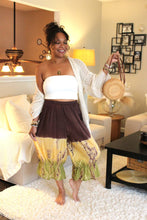 Load image into Gallery viewer, Banana Island Bloomer Midi Capri Short