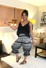 Load image into Gallery viewer, Elephant Paisley Midi Capri Short