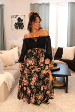 Load image into Gallery viewer, Romantic Lace Crop Top