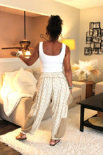 Load image into Gallery viewer, POL Caramel Floral Pattern Knit Pants