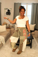 Load image into Gallery viewer, POL Double Gauze Autumn Garden Jogger Pants