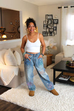 Load image into Gallery viewer, O&H Artistic Flower Embroidered Washed Denim Jeans