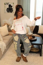 Load image into Gallery viewer, Queen Of Hearts Sweatshirt