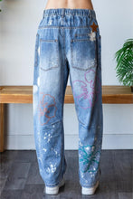Load image into Gallery viewer, O&H Artistic Flower Embroidered Washed Denim Jeans