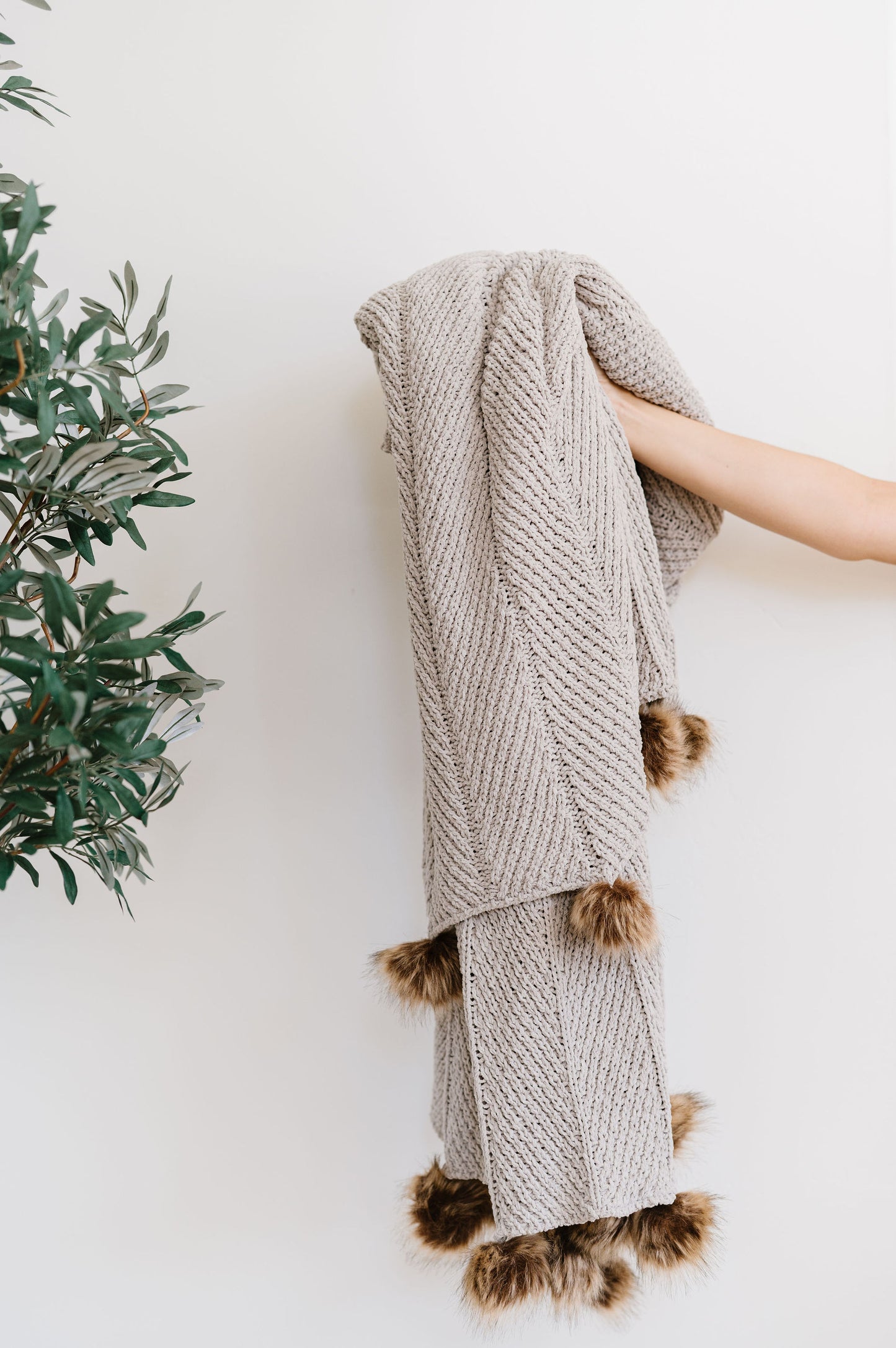 Chenille-Like Pom Pom Blanket