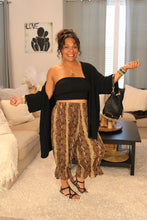 Load image into Gallery viewer, BB Desert Rose Snake Bloomer Midi Capri Short
