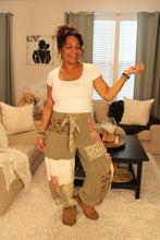 Load image into Gallery viewer, POL Double Gauze Autumn Garden Jogger Pants
