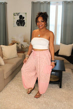 Load image into Gallery viewer, POL Rosy Pink Floral Pattern Knit Pants
