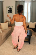 Load image into Gallery viewer, POL Rosy Pink Floral Pattern Knit Pants
