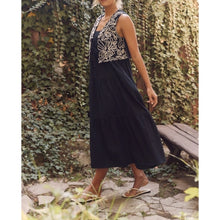 Load image into Gallery viewer, Abstract Embroidered Vest
