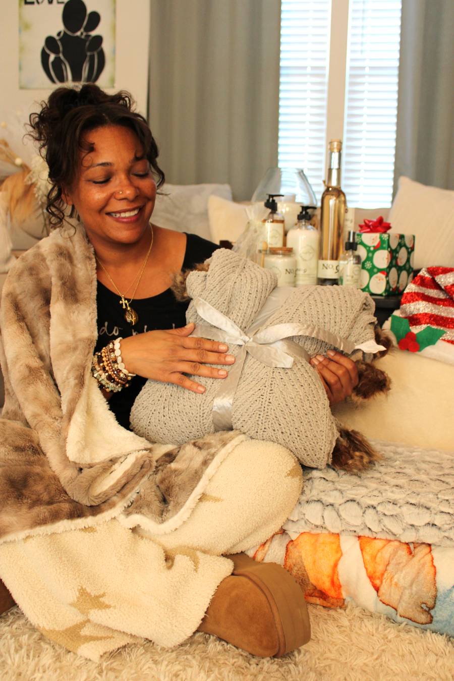 Chenille-Like Pom Pom Blanket