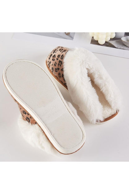 White fur lining slipper with leopard print.