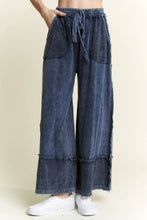 Load image into Gallery viewer, Raw Hem Wide Pants
