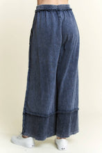 Load image into Gallery viewer, Raw Hem Wide Pants
