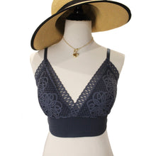 Load image into Gallery viewer, Floral Lace Bramis
